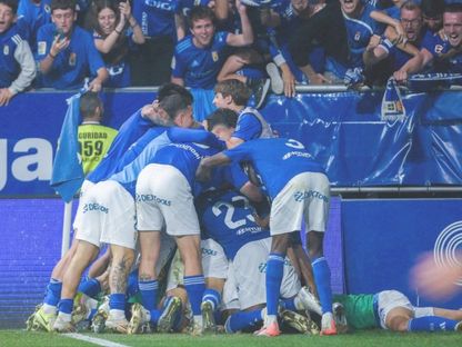 ريال أوفييدو يحتفل بهزيمة ميرانديس والعودة إلى الليغا بهد غياب 24 سنة - RealOviedo/x