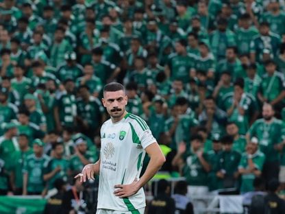 لاعب الأهلي ميريح ديميرال خلال مباراة النصر في الدوري السعودي - 13 فبراير 2025 - Reuters