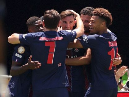 لاعبون من باريس سان جيرمان يحتفلون بتسجيل هدف في مرمى أتلتيكو مدريد بكأس العالم للأندية - 15 يونيو 2025 - Reuters