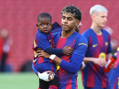 شاهد.. لامين يامال يعلّم شقيقه احتفال كريستيانو رونالدو