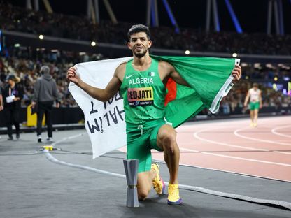 الجزائري جمال سجاتي يحتفل بلقب بسباق 800 متر في "ألتيميت تشامبيونشيب 2026" - 13 سبتمبر 2026 - REUTERS