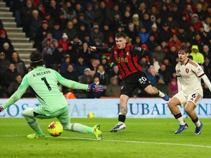 أليكس خيمينيز لاعب بورنموث يسدد في مرمى ليفربول في الدوري الإنجليزي الممتاز - 24 يناير 2026 - Action Images via Reuters