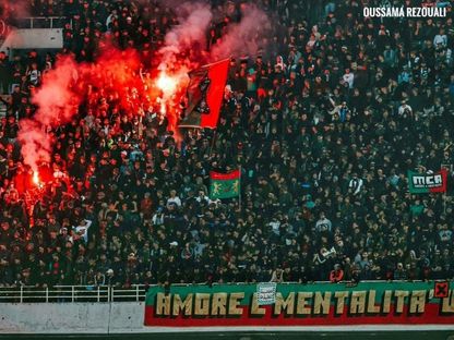 صورة لمجموعة "حب وعقلية" المشجعة لمولودية الجزائر - Rezouali Oussama PH