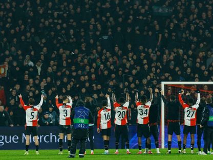 احتفال جماهير فينورد روتردام ولاعبي الفريق بعد الفوز على بايرن ميونيخ في دوري أبطال أوروبا - 22 يناير 2025 - REUTERS
