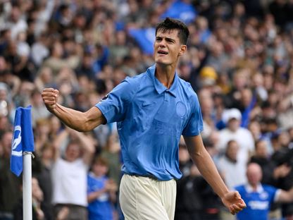 تشيما أندريس لاعب برايتون يحتفل بهدفه أمام أرسنال في الدوري الإنجليزي - 19 سبتمبر 2026 - Reuters