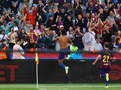 رونالد أراوخو لاعب برشلونة يحتفل بهدف الفوز ضد جيرونا - 18 أكتوبر 2025 - Reuters