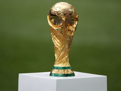 كأس العالم قبل تقديمها إلى منتخب فرنسا بعد فوزه على كرواتيا في نهائي مونديال روسيا - 15 يوليو 2018 - Bloomberg