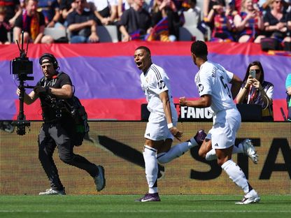 كيليان مبابي مهاجم ريال مدريد يحتفل بالتسجيل ضد برشلونة - 11 مايو 2025 - Reuters