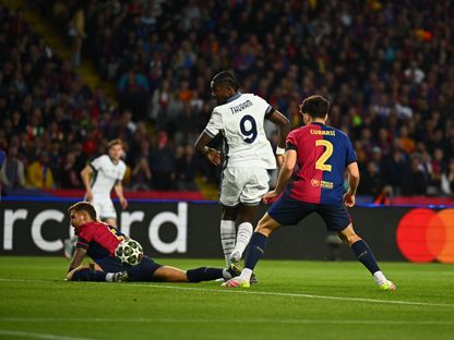 كرة ماركوس تورام مهاجم إنتر ميلان في طريقها لمرمى برشلونة - 30 أبريل 2025 - X/@inter