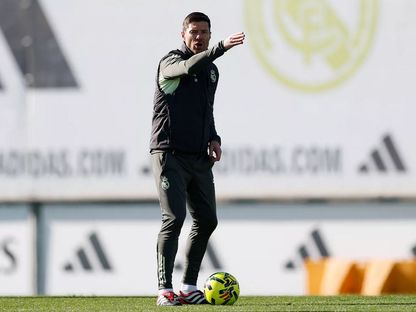 تشابي ألونسو خلال تدريب لريال مدريد - 22 نوفمبر 2025 - realmadrid.com