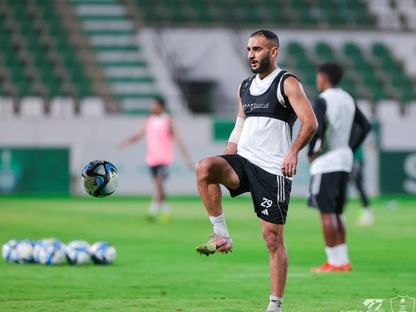 لاعب الأهلي السعودي محمد المجحد في حصة تدريبية - X/@ALAHLI_FC