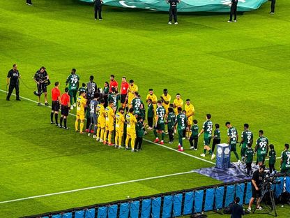 التعاون يقوم بممر شرفي للأهلي بعد تتويجه بلقب دوري أبطال آسيا للنخبة - 7 مايو 2025 - X/@iii11ii_