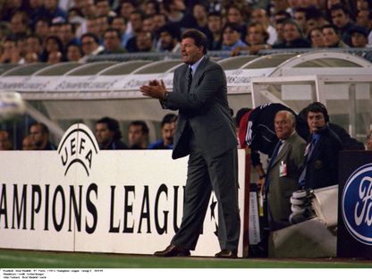 مدرب ريال مدريد جون توشاك خلال مباراة ضد بورتو بدوري أبطال أوروبا - 29 سبتمبر 1999 - REUTERS