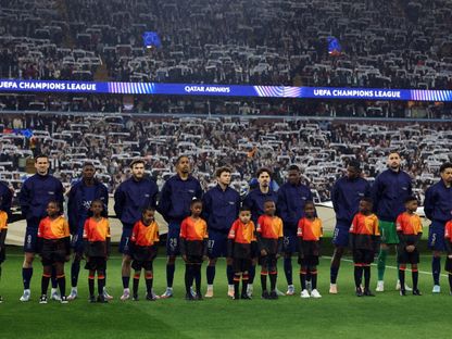 لاعبو باريس سان جيرمان قبل انطلاق مواجهتهم ضد أستون فيلا بدوري أبطال أوروبا - 15 أبريل 2025 - Reuters