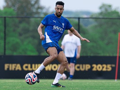 سالم الدوسري قائد الهلال السعودي خلال التدريبات التي تسبق مواجهة ريال مدريد في كأس العالم للأندية - 15 يونيو 2025 - X/@Alhilal_FC