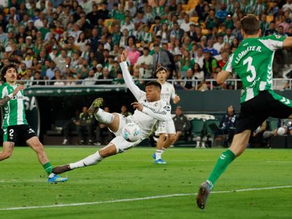 كيليان مبابي مهاجم ريال مدريد يسدد نحو مرمى ريال بيتيس بالدوري الإسباني - 24 أبريل 2026 - Reuters