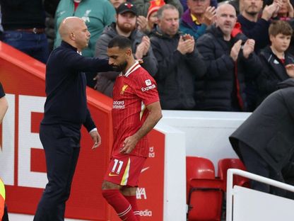 محمد صلاح مع المدرب آرني سلوت في مباراة ليفربول وبرينتفورد 25-8-2024 - Reuters