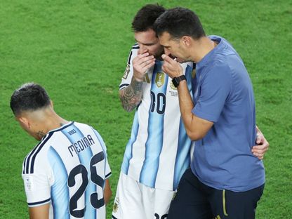 ليونيل سكالوني وليونيل ميسي خلال مباراة الأرجنتين والنمسا بكأس العالم - 22 يونيو 2026 - Reuters
