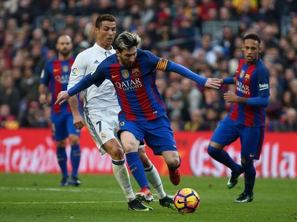 كريستيانو رونالدو وليونيل ميسي خلال الكلاسيكو بين ريال مدريد وبرشلونة - 3 ديسمبر 2016 - REUTERS