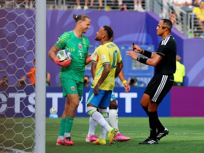 اشتباك بين نيمار مهاجم البرازيل وأوريان نيلاند حارس النرويج بكأس العالم - 6 يوليو 2026 - Reuters