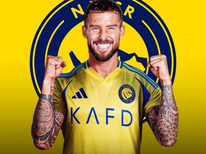 صورة مركبة للمدافع الإسباني إنييغو مارتيتينز بقميص النصر السعودي - الشرق