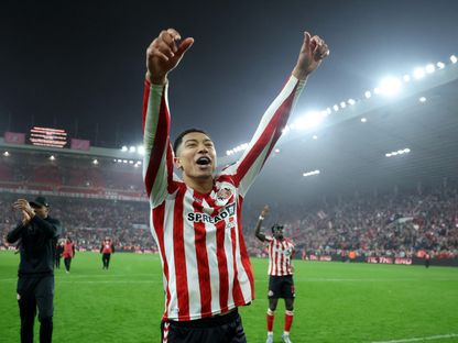 جوب بيلينغهام لاعب سندرلاند يحتفل بعد الفوز على كوفنتري سيتي - 13 مايو 2025 - REUTERS