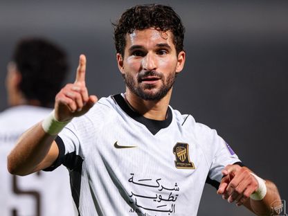 الجزائري حسام عوار لاعب الاتحاد يحتفل بتجسل هدف التعادل في شباك نيفتشي الأوزبكي في دوري أبطال آسيا للنخبة - 26 أكتوبر 2026 - @ittihad