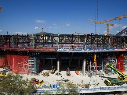 ملعب "كامب نو" خلال تحديثه - 7 أبريل 2025 - Reuters