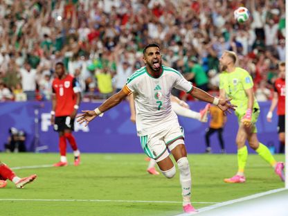 رياض محرز يحتفل بهدفه في مباراة الجزائر والنمسا بكأس العالم - 28 يونيو 2026 - Reuters
