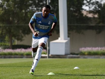 دافيد ألابا خلال تدريب لريال مدريد - 8 أغسطس 2025 - realmadrid.com