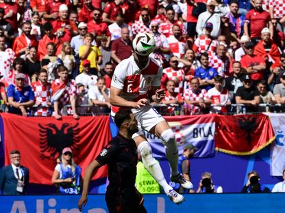 لاعب خط الوسط الألباني نديم باجرامي والمدافع الكرواتي جوزيب سوتالو خلال مواجهة الفريقين في المجموعة الثانية في بطولة يورو 2024 - 19 يونيو 2024 - AFP