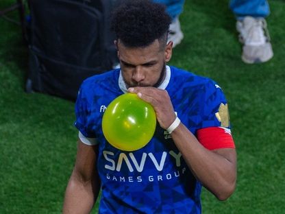 علي البليهي مدافع الهلال يحتفل بهدف الفوز أمام الرائد - 7 ديسمبر 2024 - X/@Alhilal_FC