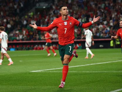 كريستيانو رونالدو يحتفل بعد التسجيل في مباراة البرتغال والمجر بتصفيات أوروبا المؤهلة لكأس العالم 2026 - 14 أكتوبر 2025 - Reuters