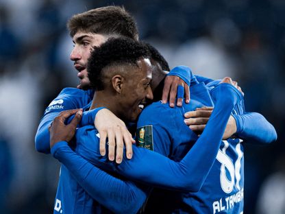 احتفال لاعبي الهلال بتسجيل هدف التعادل في مرمى الفتح بربع نهائي كأس الملك - 29 نوفمبر 2005 - X/@Alhilal_FC