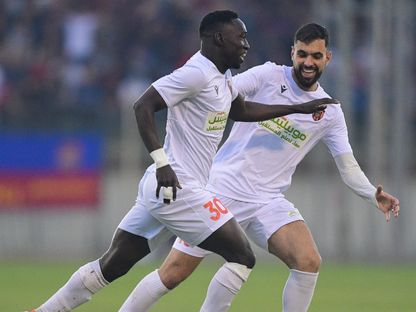 إيمي تيندينغ جونيور يحتفل بهدفه في مباراة شباب باتنة واتحاد العاصمة بنصف نهائي كأس الجزائر - 24 أبريل 2026 - FB/usmaofficielle