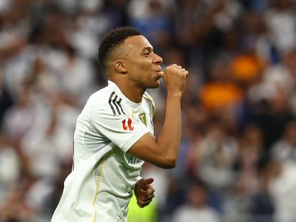 احتفال كيليان مبابي نجم ريال مدريد بتسجيل هدف في مرمى برشلونة بالدوري الإسباني - 26 أكتوبر 2025 - Reuters