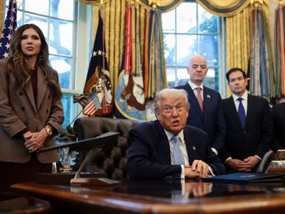 الرئيس الأميركي دونالد ترامب يلتقي بجياني إنفانتينو رئيس الاتحاد الدولي لكرة القدم ومجموعة عمل البيت الأبيض المعنية بكأس العالم - 17 نوفمبر 2025 - Reuters