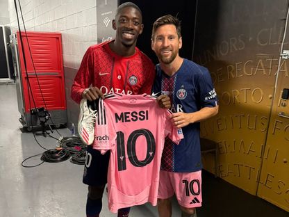 عثمان ديمبلي لاعب باريس سان جيرمان مع ليونيل ميسي مهاجم إنتر ميامي بعد مباراتهما في كأس العالم للأندية - 29 يونيو 2025 - X/@dembouz