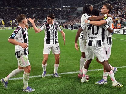 احتفال لاعبي يوفنتوس بالفوز على بارما في بداية مشوار الدوري الإيطالي - 24 أغسطس 2025 - Reuters