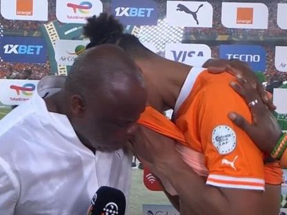 سيباستيان هالر يبكي بعد تسجيل هدف فوز كوت ديفوار بكأس أمم إفريقيا 2023 - Tv