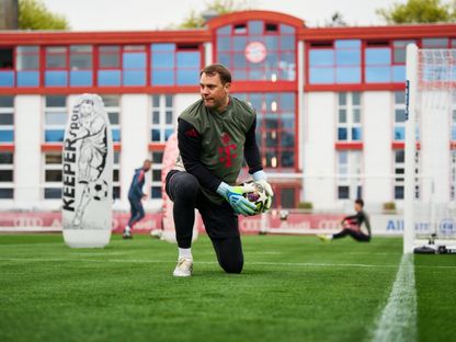 مانويل نوير حارس مرمى بايرن ميونيخ خلال التدريب الأخير قبل مباراة ريال مدريد بدوري أبطال أوروبا - 14 أبريل 2026 - X/@FCBayern