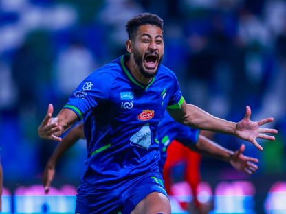 مراد باتنا نجم الفتح يحتفل بتسجيل هدف في مرمى ضمك بالدوري السعودي - 22 يناير 2025 - X/@SPL