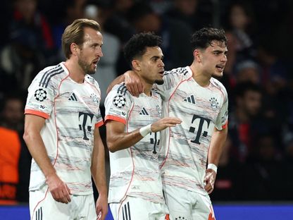 لويس دياز مهاجم بايرن ميونيخ يحتفل بهدفه الثاني في مرمى باريس سان جيرمان بدوري أبطال أوروبا - 4 نوفمبر 2025 - Reuters