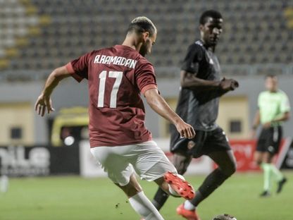 أحمد رمضان بيكهام يمرر كرة طولية مع نادي سيراميكا - ceramicaclub/fb