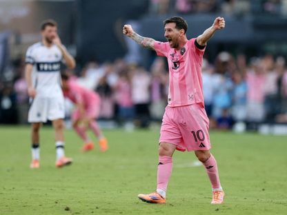 كم عدد الألقاب التي فاز بها ليونيل ميسي خلال مسيرته الذهبية؟