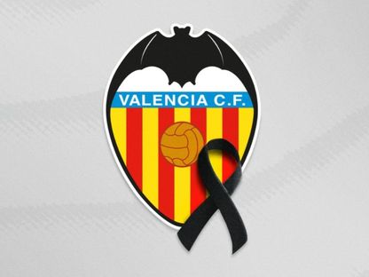 شعار نادي فالنسيا يظهر الحداد على أرواح ضحايا حريق في المدينة - 23 فبراير 2024 - www.valenciacf.com