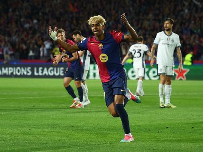 لامين يامال مهاجم برشلونة يحتفل بهدفه في مرمى إنتر ميلان في دوري أبطال أوروبا - 30 أبريل 2025 - Reuters