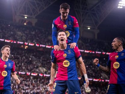 روبرت ليفاندوفسكي مهاجم برشلونة يحتفل بهدفه أمام ريال مدريد في نهائي السوبر الإسباني بالسعودية - 12 يناير 2025 - X@FCBarcelona