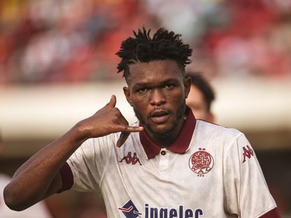 احتفال جوزيف باكاسو مهاجم الوداد بتسجيل هدف في مرمى أشانتي كوتوكو الغاني بكأس الكونفيدرالية الإفريقية - 19 أكتوبر 2025 - X/@WAC