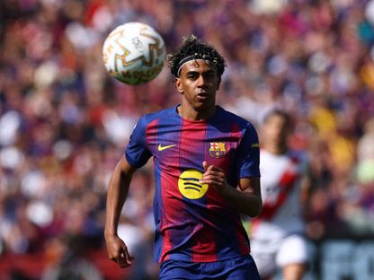 لاعب برشلونة لامين يامال خلال مباراة رايو فايكانو في الدوري الإسباني  - 22 مارس 2026 - Reuters